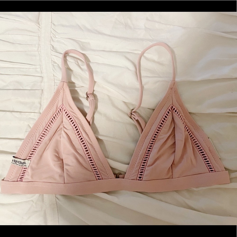 Super cute rhythm bikini top Perfect top for tanning!!